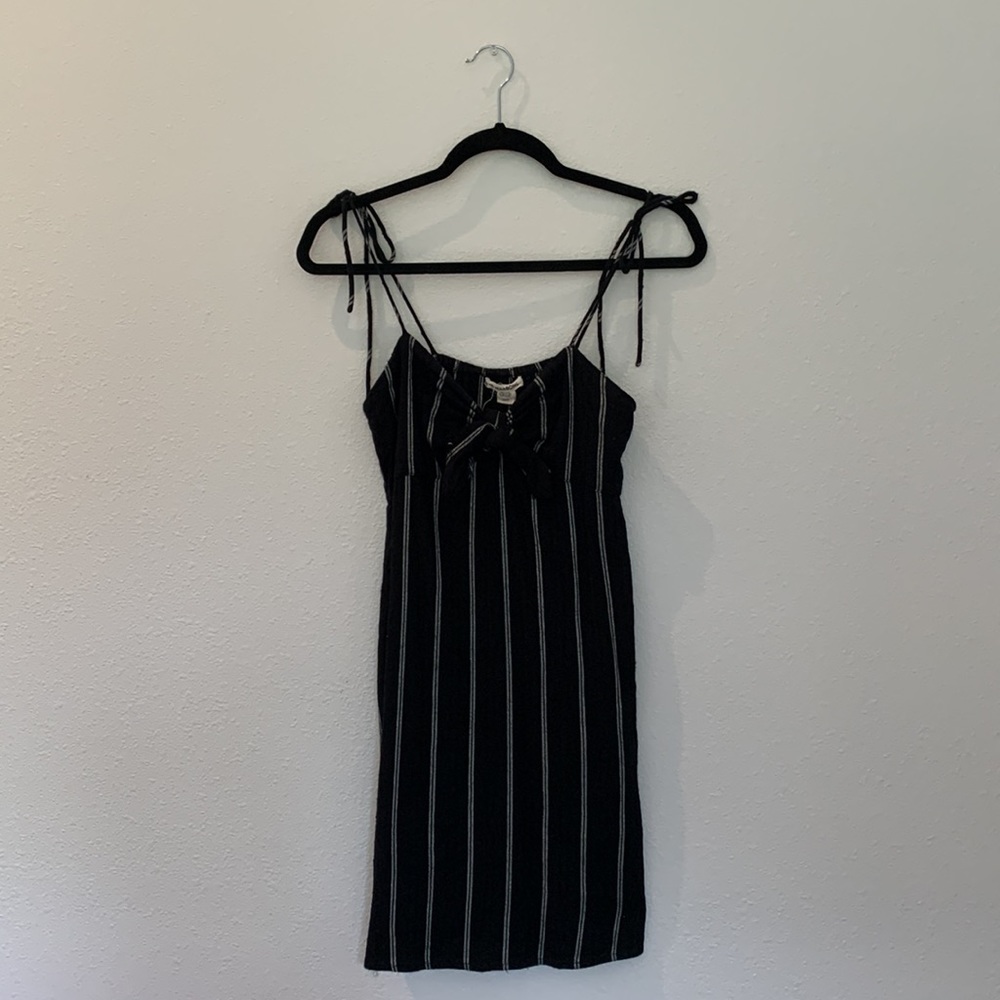Black Billabong sundress with stripes - Picture 2 of 7